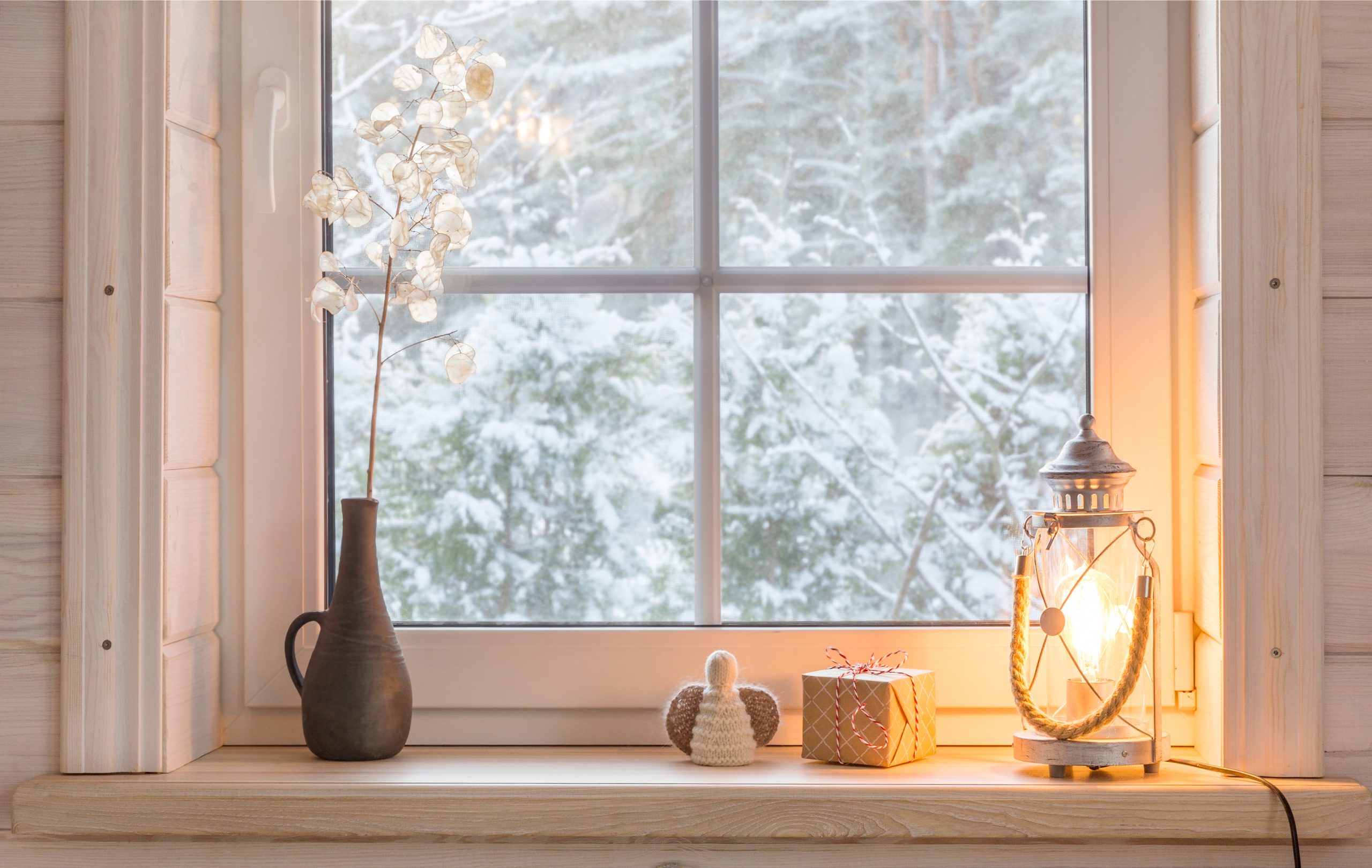 Fensterblick auf Schnee