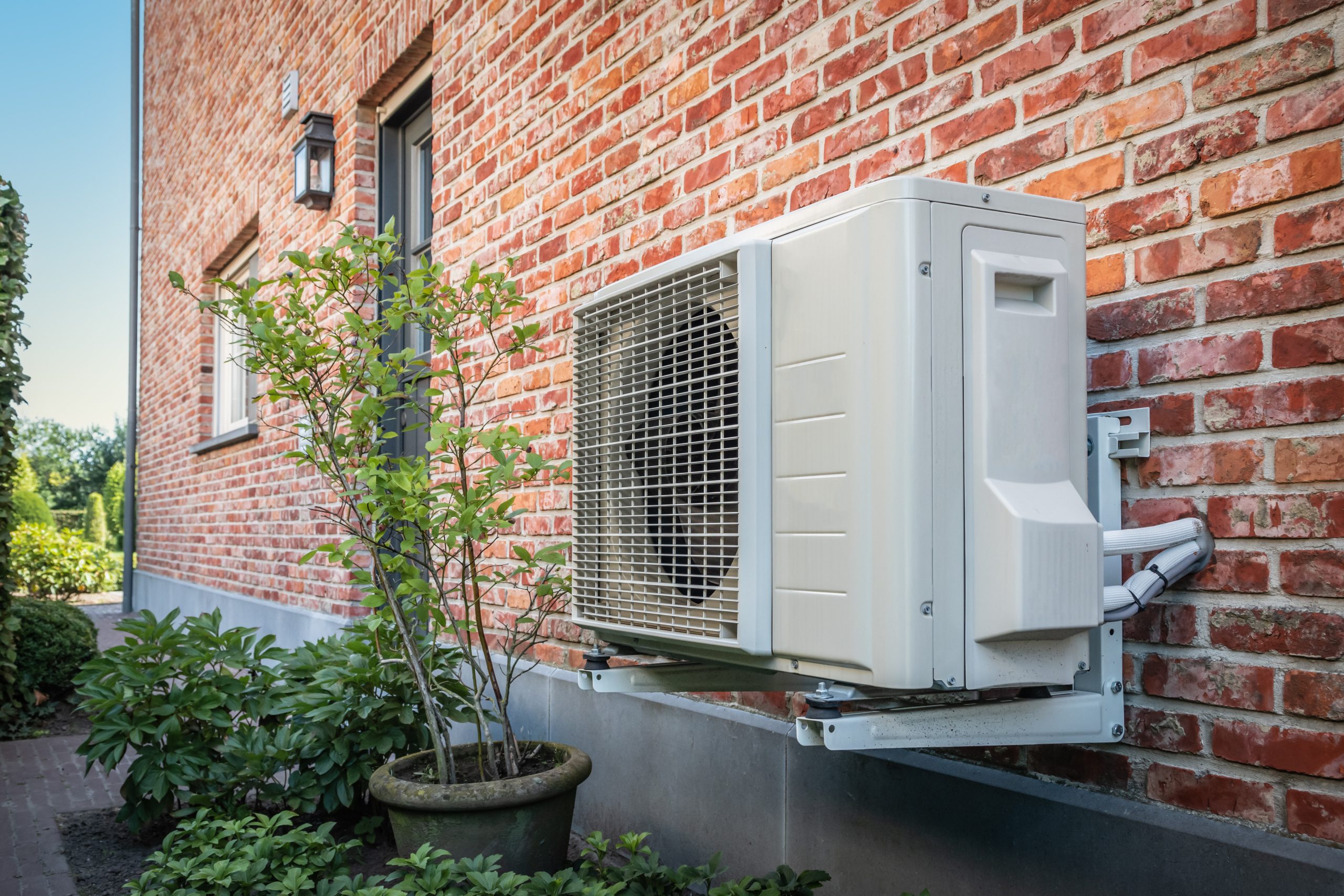 Wärmepumpe am Haus